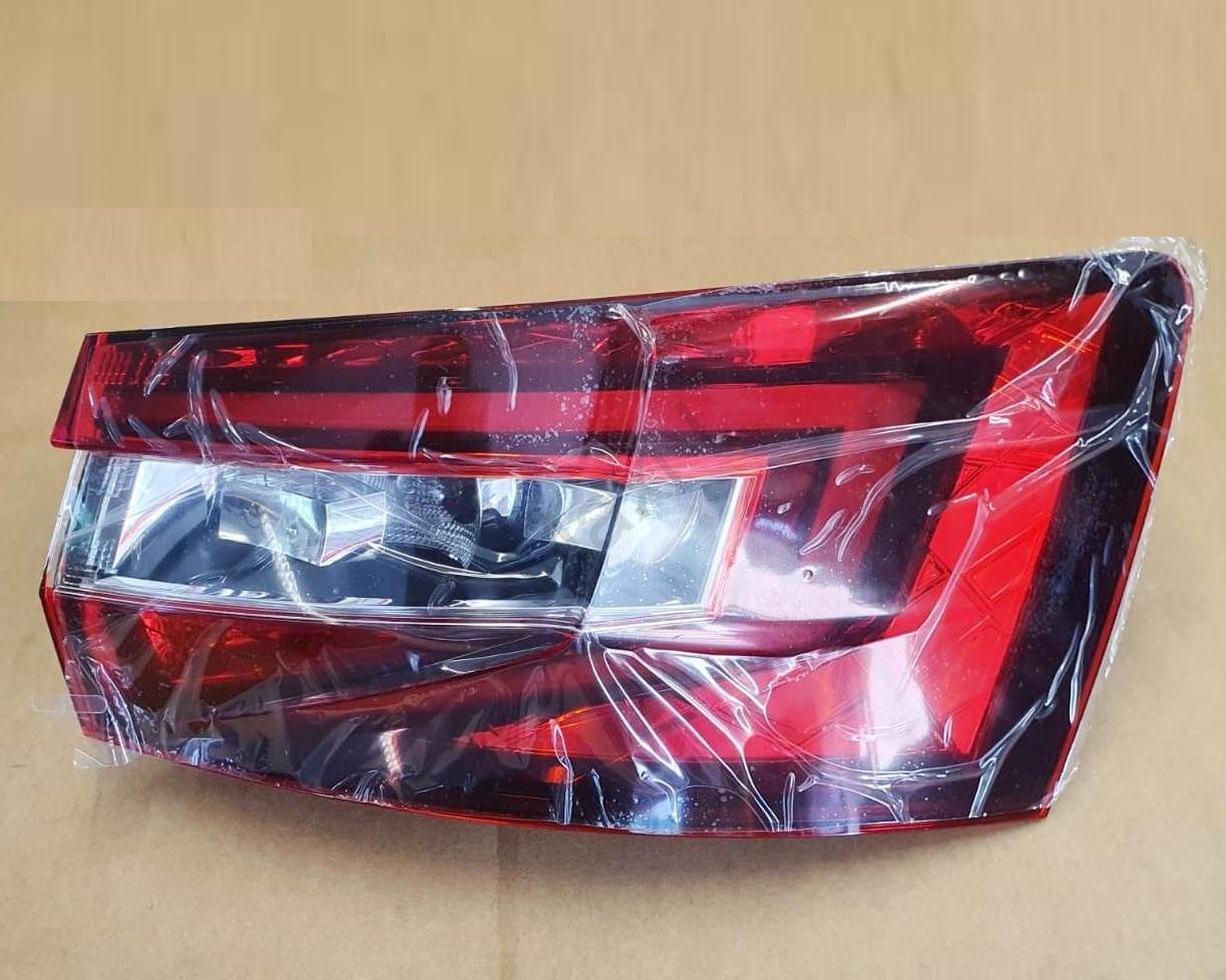 Zadní skupinová svítilna pravá LED Originál Škoda Superb III combi 3V9945208 