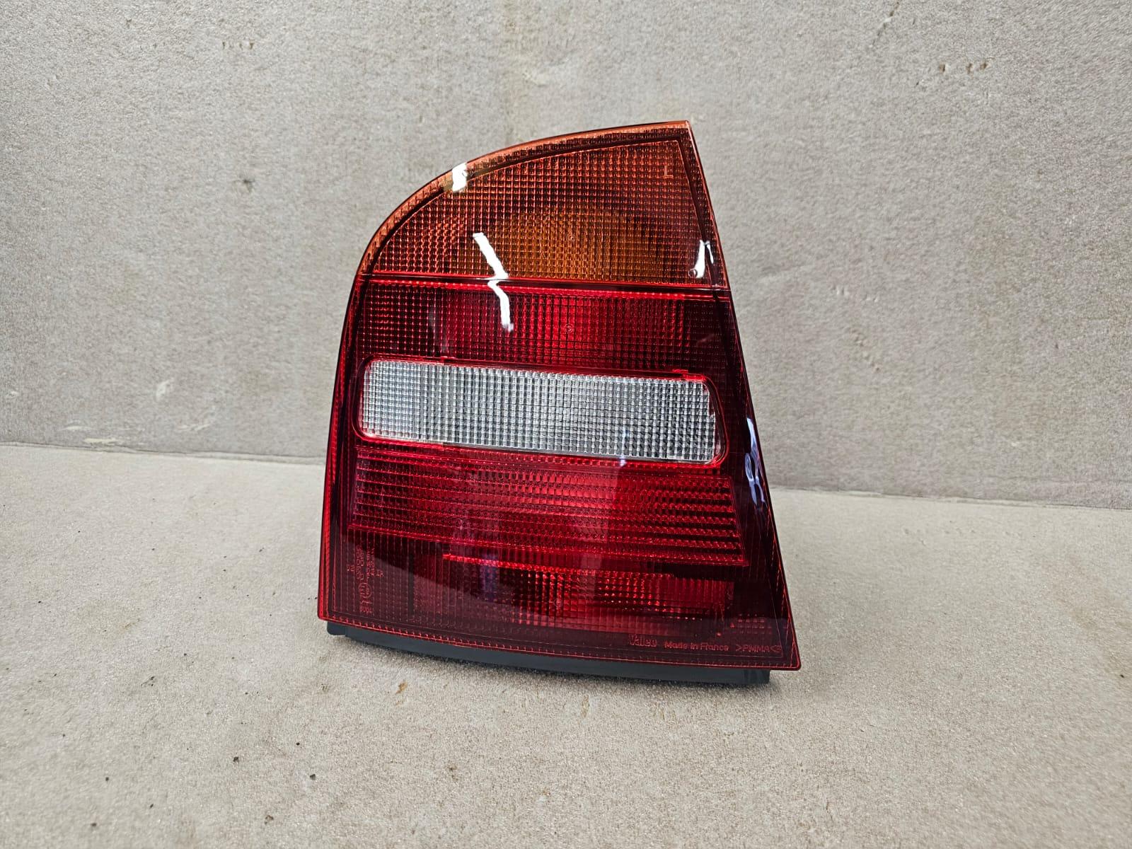 Zadní skupinová svítilna Originál Škoda Octavia liftback 1U6945095 , 1U6 945 095