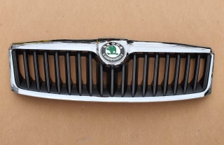 Maska kapoty, mřížka chladiče Škoda Octavia II 1Z0853668A + 1Z0853661A 
